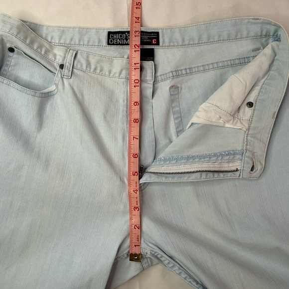 Chicos High-Rise Straight-Leg Crop Jeans Light Blue Size 12 or Large - Picture 6 of 7